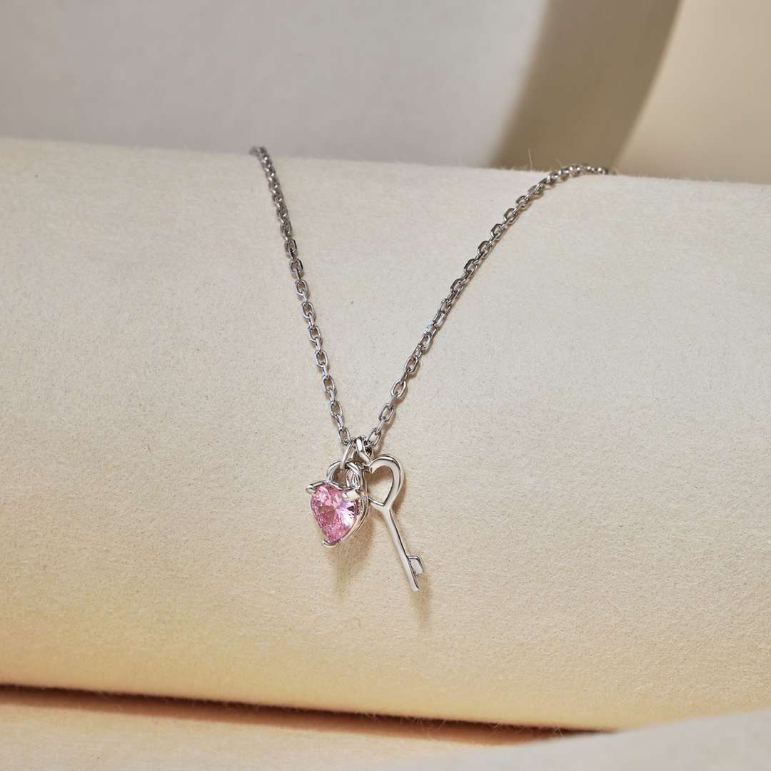 [Vivid Aurora]Unique Heart Shape Key Pendent Necklace